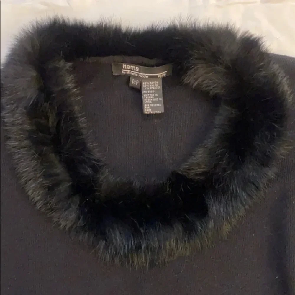 Black‎ sweater fur trim collar